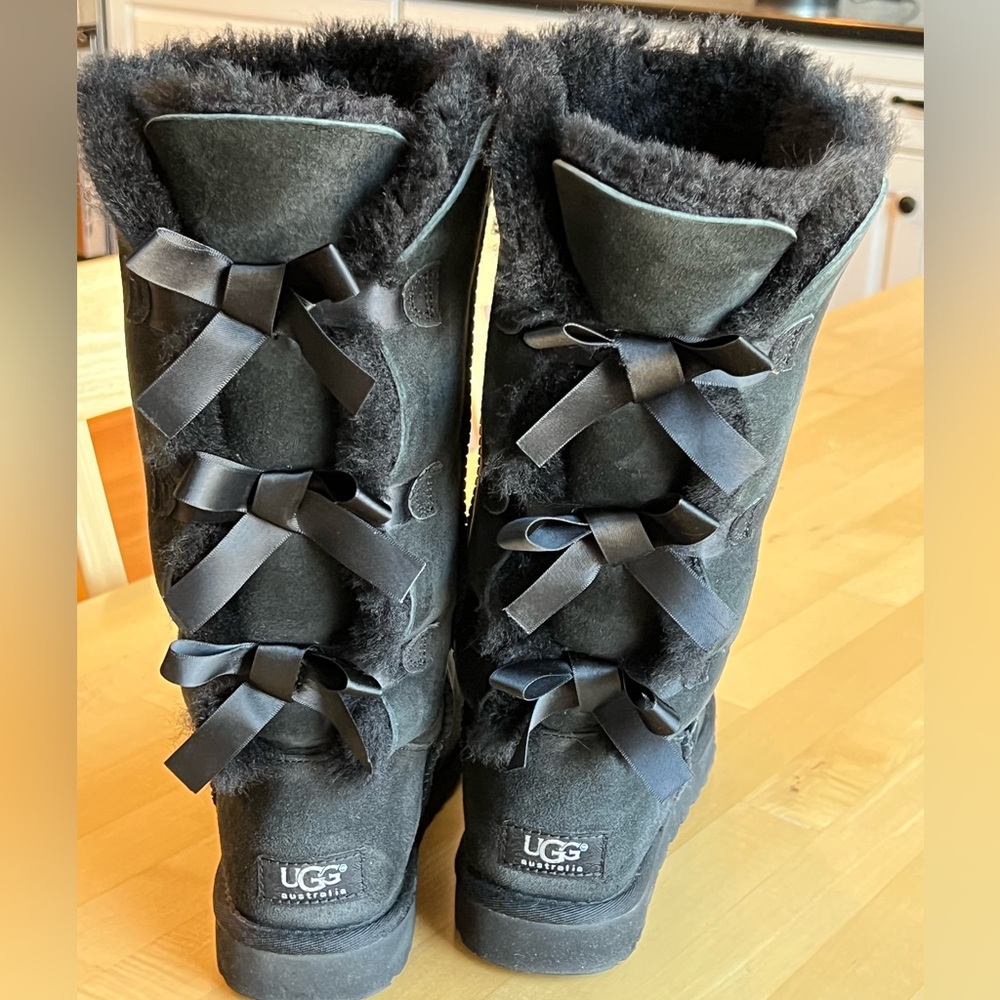 UGG tall Bailey Bow in black